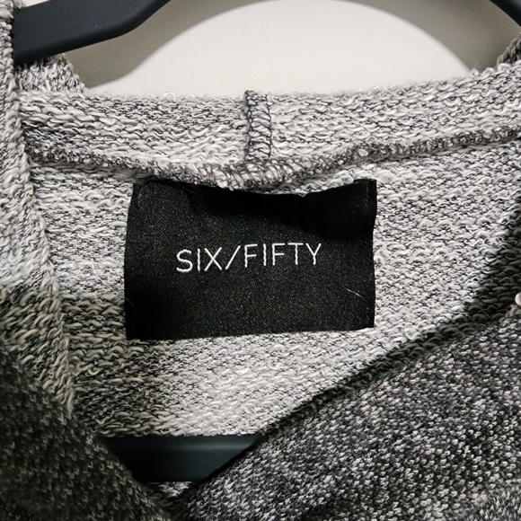 Six/Fifty Sweatshirt Womens Medium Gray Pullover Cold Shoulder Hoodie Distressed - Picture 5 of 8
